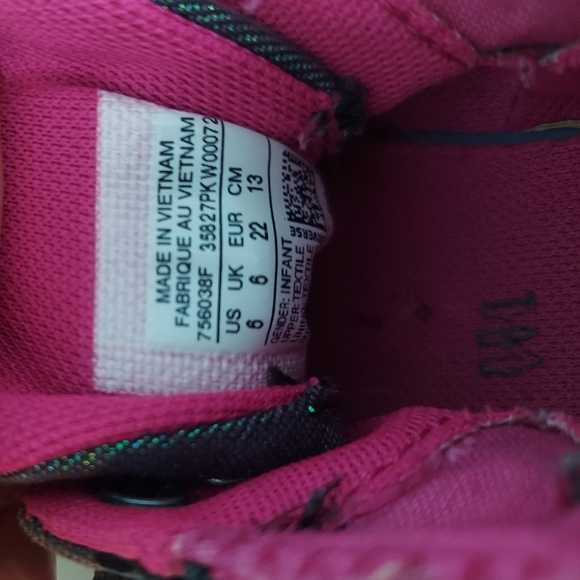 Converse Little Girls Sneakers size 6 great condition ! Mermaid colors hot pink - Picture 3 of 3